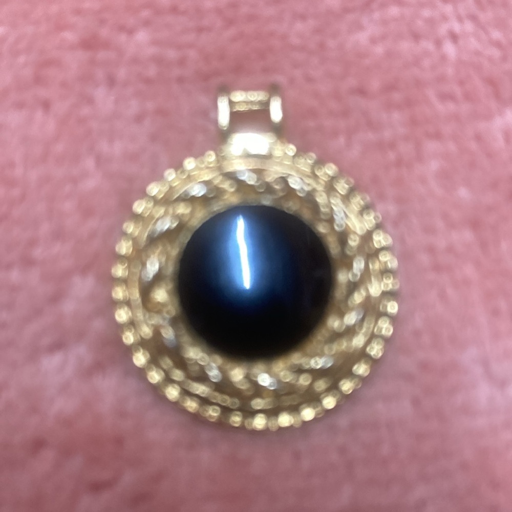 Gold tone & Onyx Pendant
